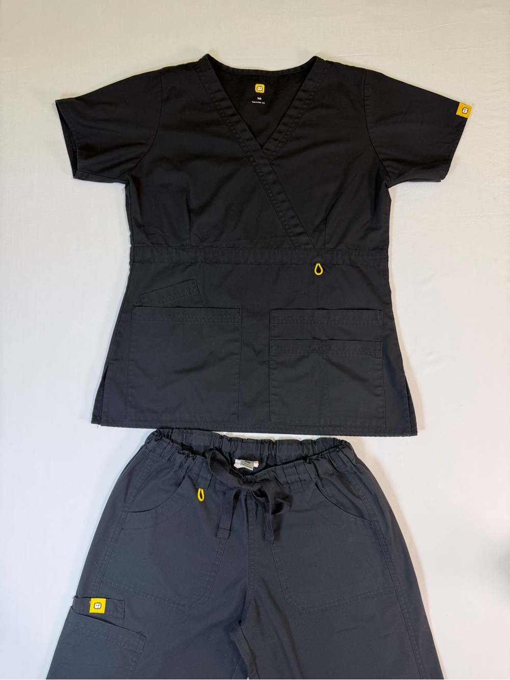 WonderWink Black Scrub Set – 5 Pieces – Size XS - $115 OBO